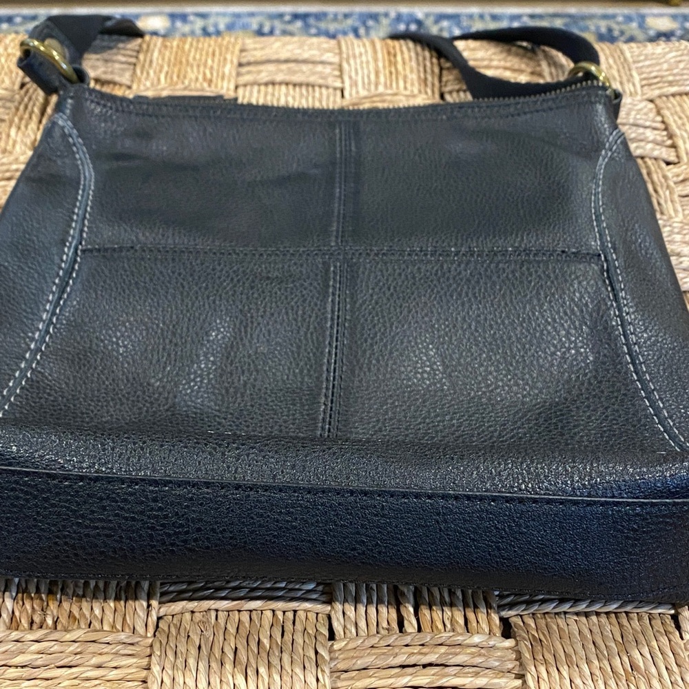 The Sak iris pebbled black Leather crossbody purse Bag - Picture 4 of 7
